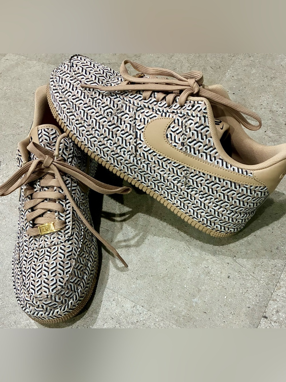 Womens NIKE Air Force 1 LX AF1 United In Victory Hemp Shoes, sz 8.5….EUC